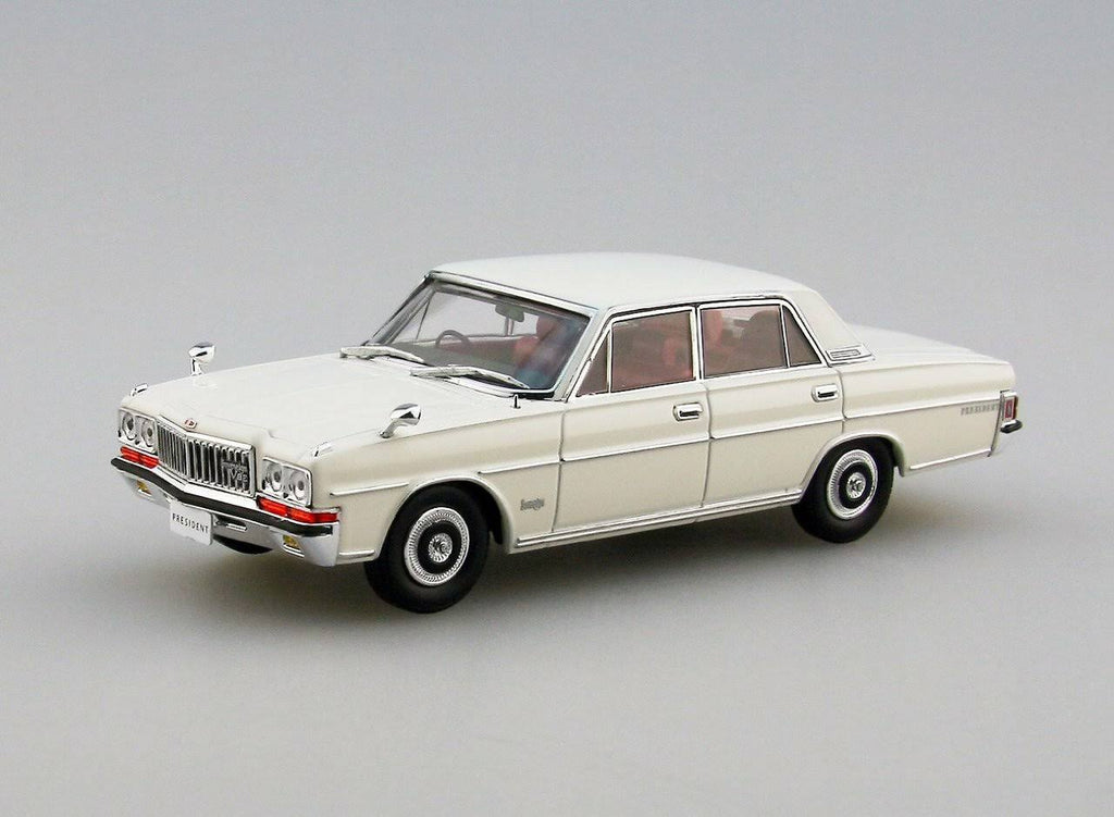White 1/43 Scale Model Car L8390