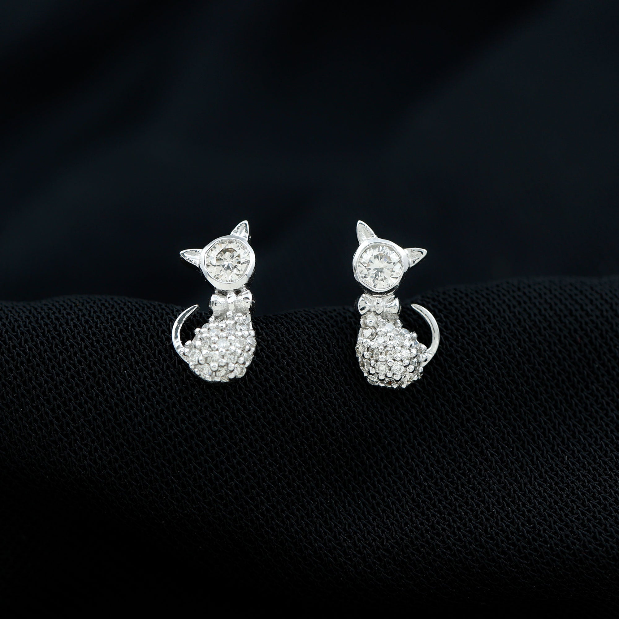 18K White Gold Diamond Cat Stud Earrings X6605
