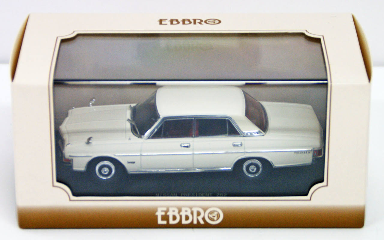 White 1/43 Scale Model Car L8390