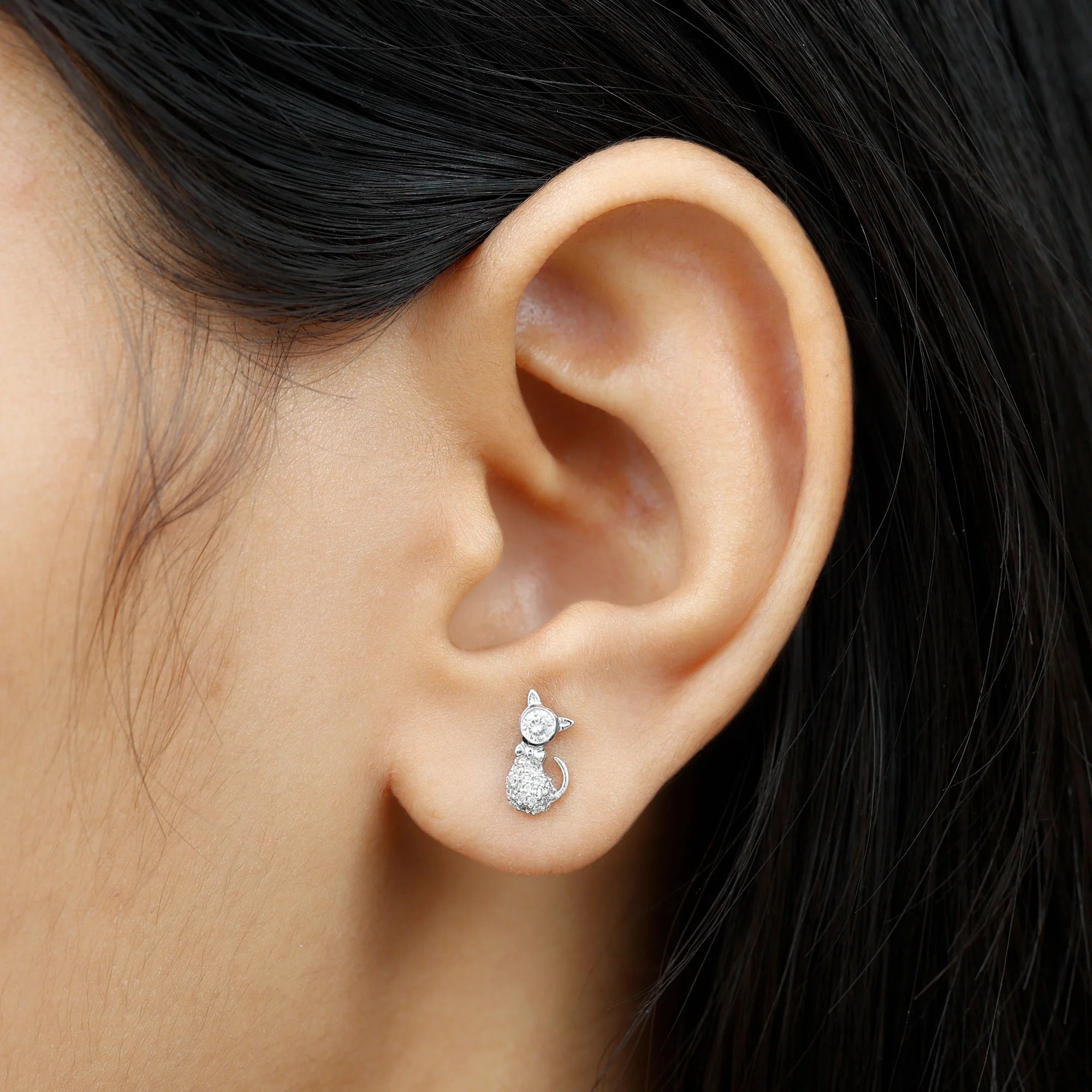 18K White Gold Diamond Cat Stud Earrings X6605