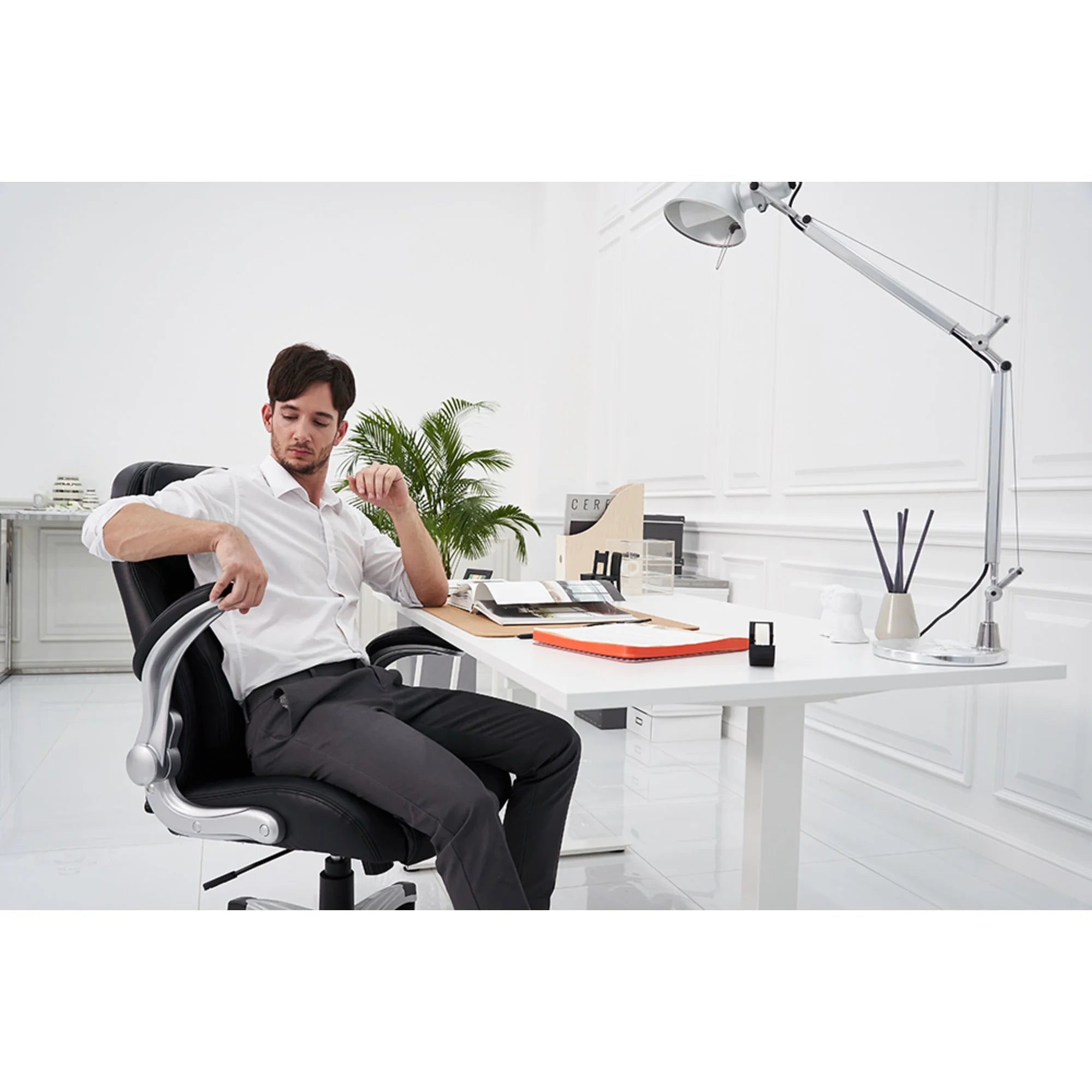 Ergonomic PU Leather Office Chair M994232